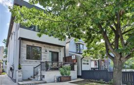 Casa de pueblo – East York, Toronto, Ontario,  Canadá. C$1 733 000
