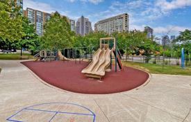 7 dormitorio piso en North York, Canadá. C$738 000