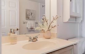 4 dormitorio piso en North York, Canadá. C$722 000