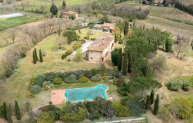 18 dormitorio finca rústica 785 m² en Lucignano, Italia. 1 400 000 €