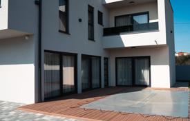 3 dormitorio casa de pueblo 198 m² en Pomer, Croacia. 1 172 000 €