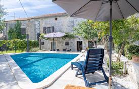 6 dormitorio casa de pueblo 240 m² en Poreč, Croacia. 580 000 €