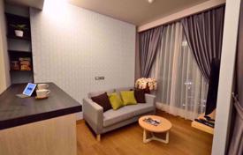 1-dormitorio apartamentos en condominio en Khlong Toei, Tailandia. $248 000