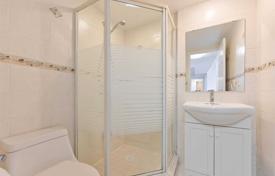 5 dormitorio piso en Scarborough, Canadá. C$921 000