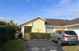 Casa de pueblo – West End, Miami, Florida,  Estados Unidos. $611 000