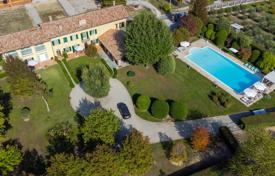 Villa – Asti, Piedmont, Italia. Price on request
