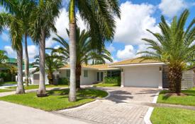 Villa – North Miami, Florida, Estados Unidos. 1 360 000 €