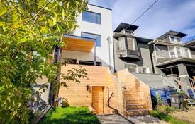9 dormitorio adosado en Old Toronto, Canadá. C$2 625 000