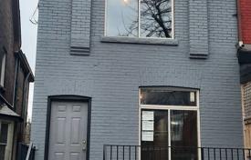 18 dormitorio adosado en Bathurst Street, Canadá. C$2 221 000