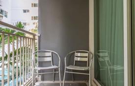 1-dormitorio apartamentos en condominio en Khlong Toei, Tailandia. $222 000