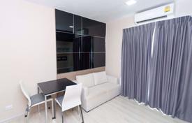 1-dormitorio apartamentos en condominio en Huai Khwang, Tailandia. $160 000