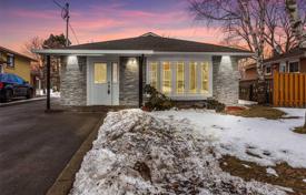 10 dormitorio casa de pueblo en Scarborough, Canadá. C$1 143 000