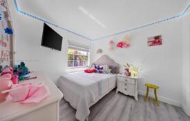 4 dormitorio casa de pueblo 283 m² en Miami, Estados Unidos. $890 000