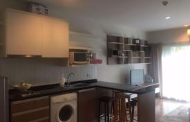 1-dormitorio apartamentos en condominio en Khlong Toei, Tailandia. $253 000