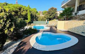 7 dormitorio casa de pueblo en Lloret de Mar, España. 950 000 €