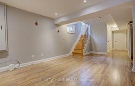 11 dormitorio casa de pueblo en Scarborough, Canadá. C$1 811 000