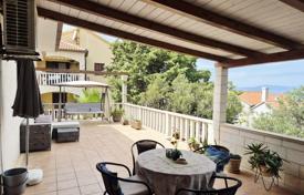 5 dormitorio casa de pueblo 223 m² en Splitska, Croacia. 830 000 €