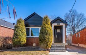 Casa de pueblo – East York, Toronto, Ontario,  Canadá. C$1 037 000