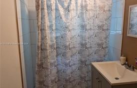 7 dormitorio casa de pueblo 215 m² en Miami, Estados Unidos. $675 000