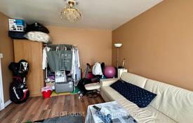 11 dormitorio adosado en North York, Canadá. C$1 393 000