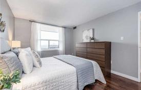 4 dormitorio piso en Lake Shore Boulevard West, Canadá. C$801 000
