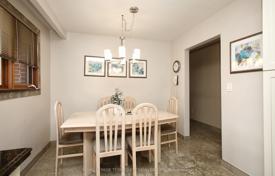 11 dormitorio casa de pueblo en North York, Canadá. C$1 287 000