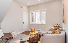 6 dormitorio adosado en Symington Avenue, Canadá. C$1 515 000