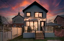 9 dormitorio casa de pueblo en Etobicoke, Canadá. C$2 293 000