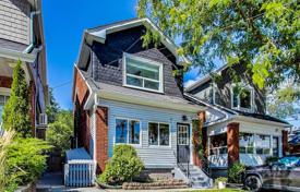 Casa de pueblo – East York, Toronto, Ontario,  Canadá. C$1 148 000
