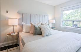 9 dormitorio adosado en Logan Avenue, Canadá. C$1 373 000