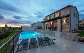 6 dormitorio casa de pueblo 355 m² en Istria County, Croacia. 790 000 €