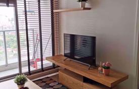 1-dormitorio apartamentos en condominio en Watthana, Tailandia. $199 000