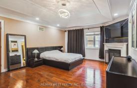 12 dormitorio casa de pueblo en North York, Canadá. C$2 491 000