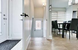 10 dormitorio casa de pueblo en Scarborough, Canadá. C$1 289 000