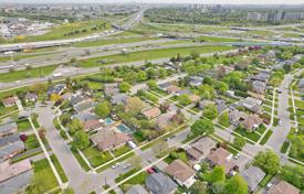 10 dormitorio casa de pueblo en Etobicoke, Canadá. C$1 307 000
