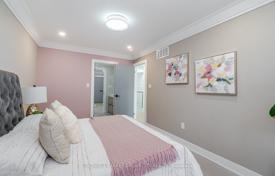 12 dormitorio casa de pueblo en Scarborough, Canadá. C$2 214 000