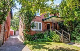 Casa de pueblo – East York, Toronto, Ontario,  Canadá. C$1 483 000