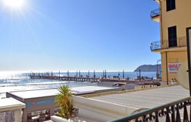 3 dormitorio piso 77 m² en Liguria, Italia. 980 000 €