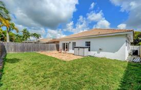 3 dormitorio casa de pueblo 190 m² en Miami, Estados Unidos. $685 000
