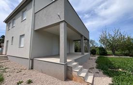 4 dormitorio casa de pueblo 135 m² en Tkon, Croacia. 400 000 €