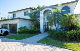 Villa – Hallandale Beach, Florida, Estados Unidos. 2 422 000 €