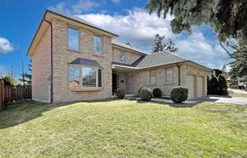 Casa de pueblo – Scarborough, Toronto, Ontario,  Canadá. C$2 050 000