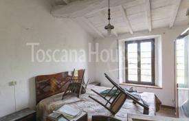 3 dormitorio villa 550 m² en Asciano, Italia. 650 000 €