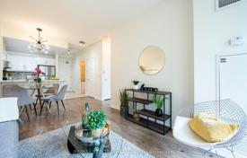 5 dormitorio piso en North York, Canadá. C$898 000