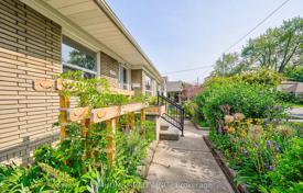 10 dormitorio casa de pueblo en Scarborough, Canadá. C$1 673 000