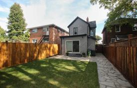 3 dormitorio casa de pueblo en Etobicoke, Canadá. C$1 897 000
