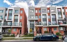9 dormitorio adosado en North York, Canadá. C$1 668 000