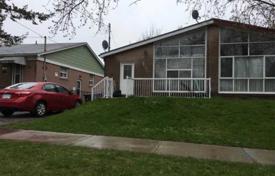 9 dormitorio adosado en Scarborough, Canadá. C$1 167 000