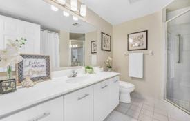 5 dormitorio piso en North York, Canadá. C$708 000