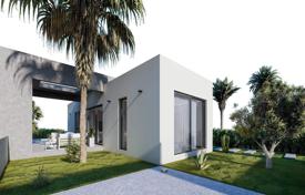 Villa en golf resort. Villa con scina privada (3*6) m² y jardín en parcela privada 405.. 330 000 €